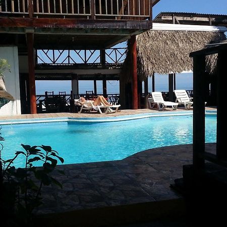 La Delphina Bed And Breakfast Bar And Grill La Ceiba Buitenkant foto