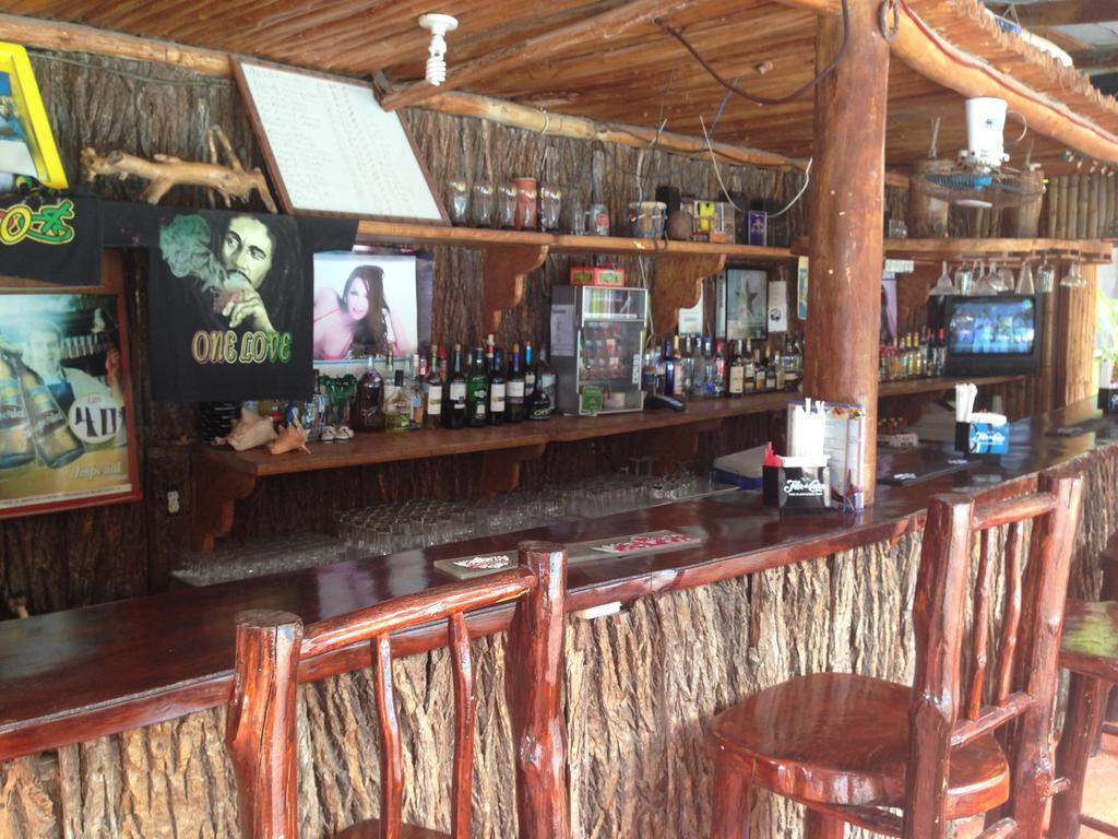 La Delphina Bed And Breakfast Bar And Grill La Ceiba Buitenkant foto
