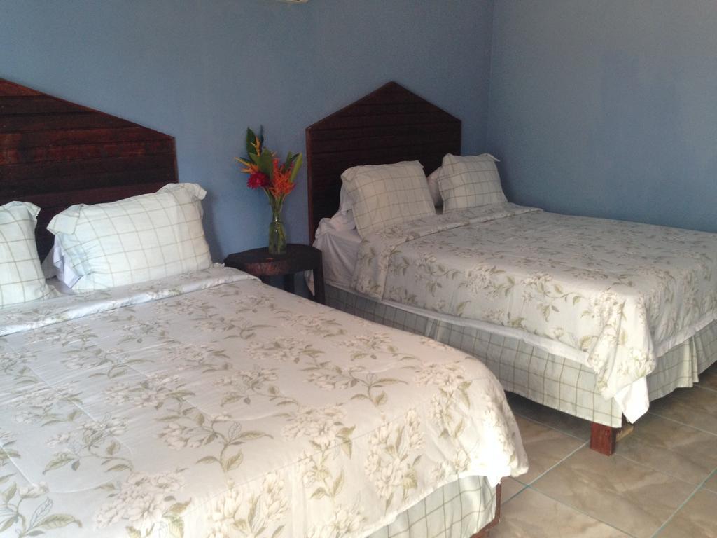 La Delphina Bed And Breakfast Bar And Grill La Ceiba Buitenkant foto