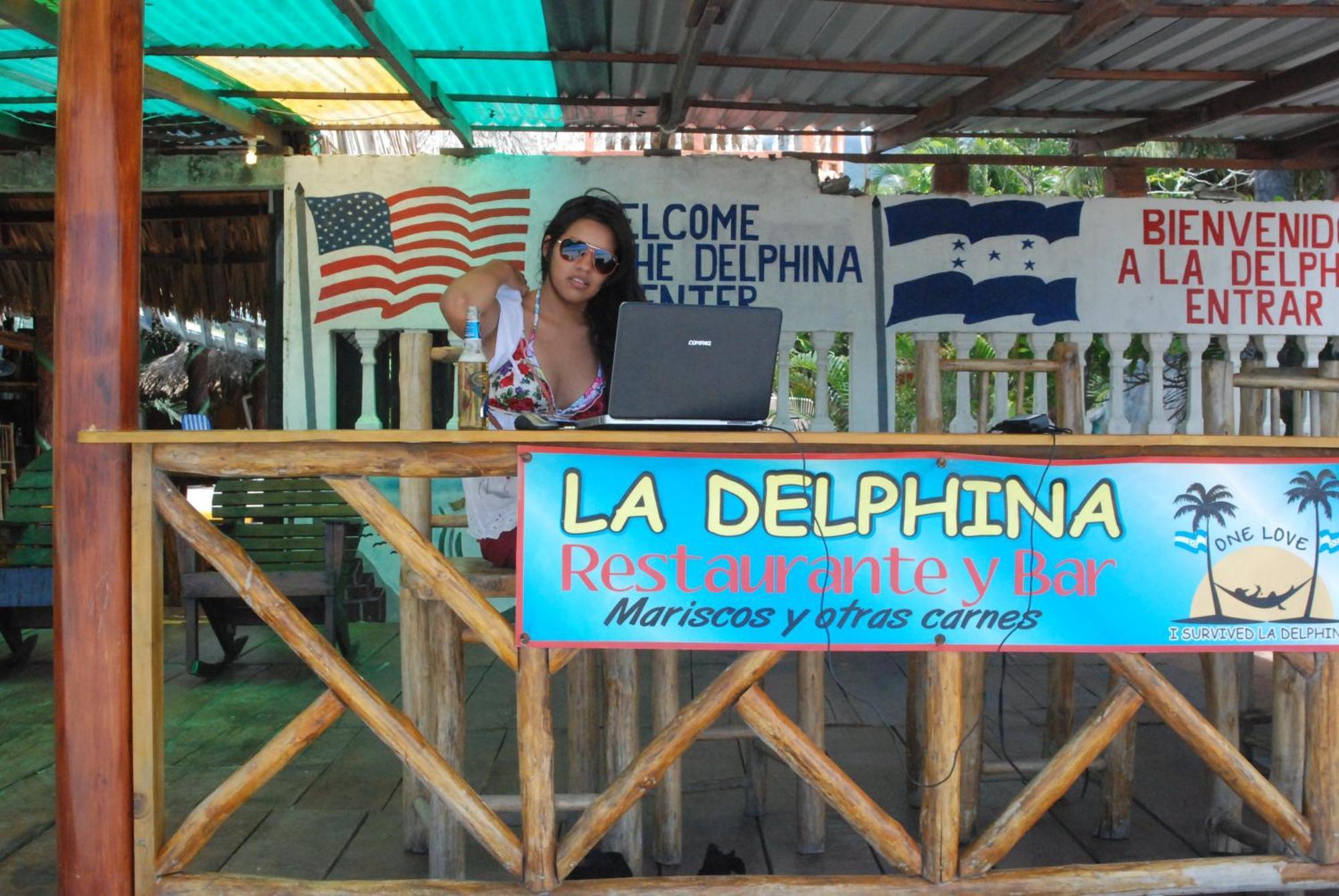 La Delphina Bed And Breakfast Bar And Grill La Ceiba Buitenkant foto