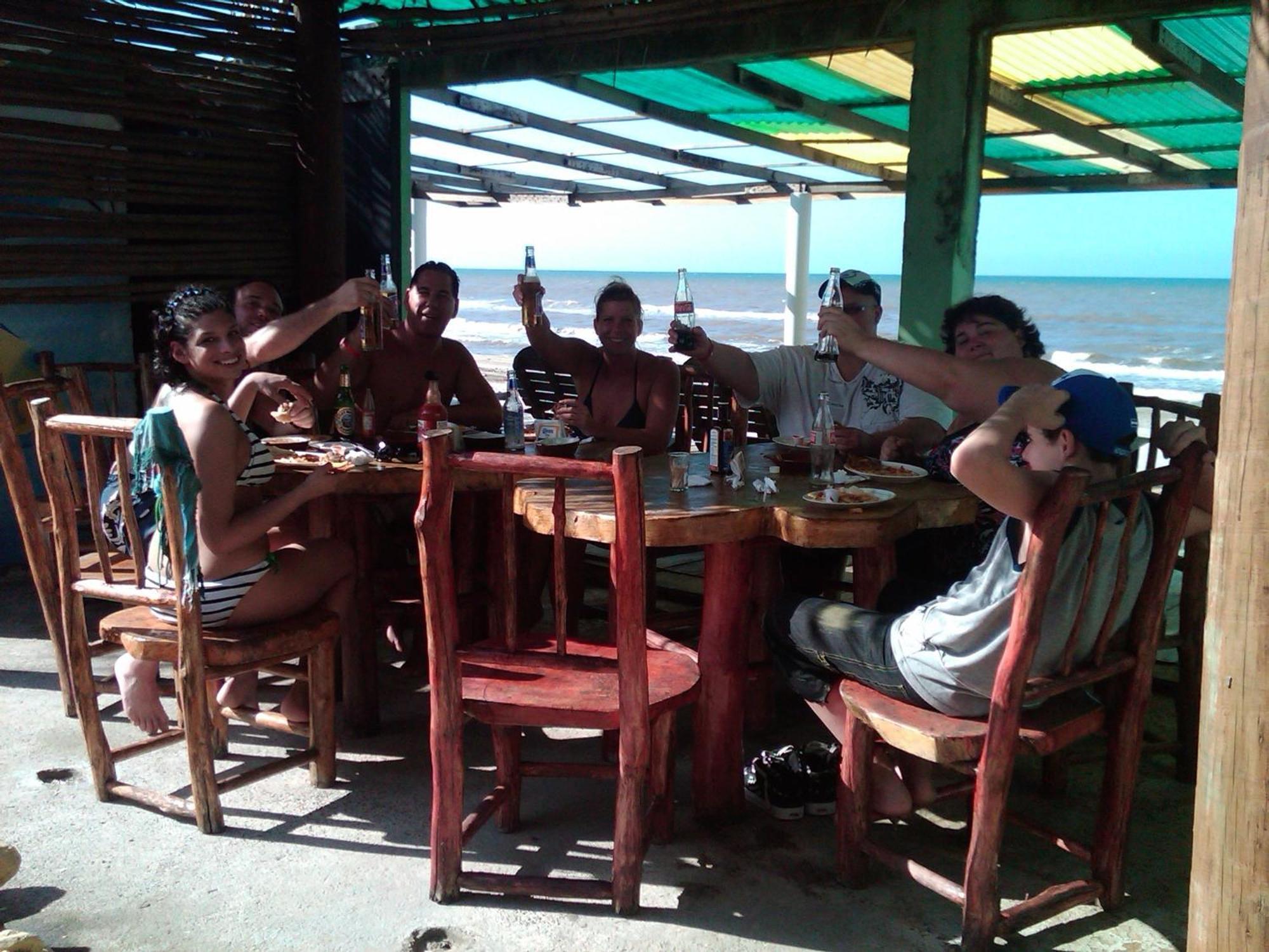La Delphina Bed And Breakfast Bar And Grill La Ceiba Buitenkant foto