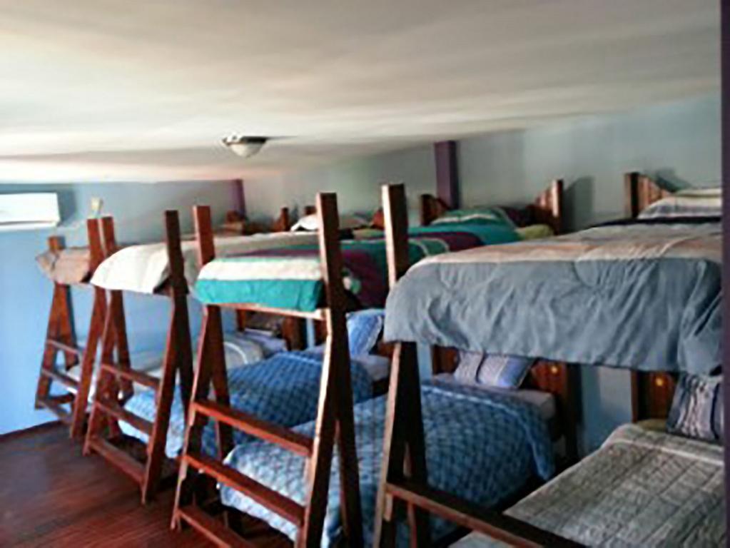 La Delphina Bed And Breakfast Bar And Grill La Ceiba Buitenkant foto