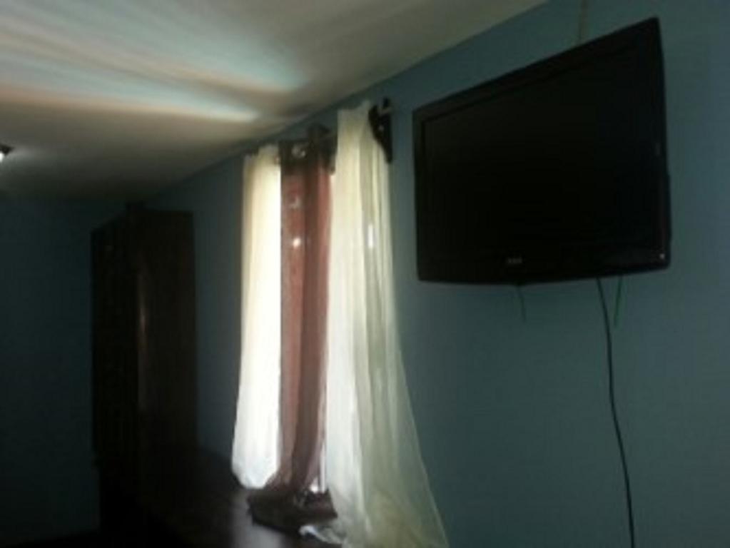 La Delphina Bed And Breakfast Bar And Grill La Ceiba Buitenkant foto