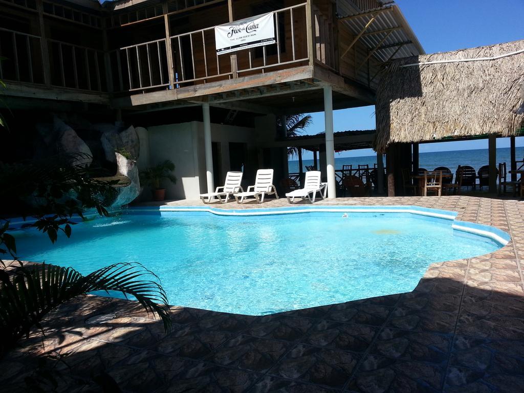 La Delphina Bed And Breakfast Bar And Grill La Ceiba Kamer foto