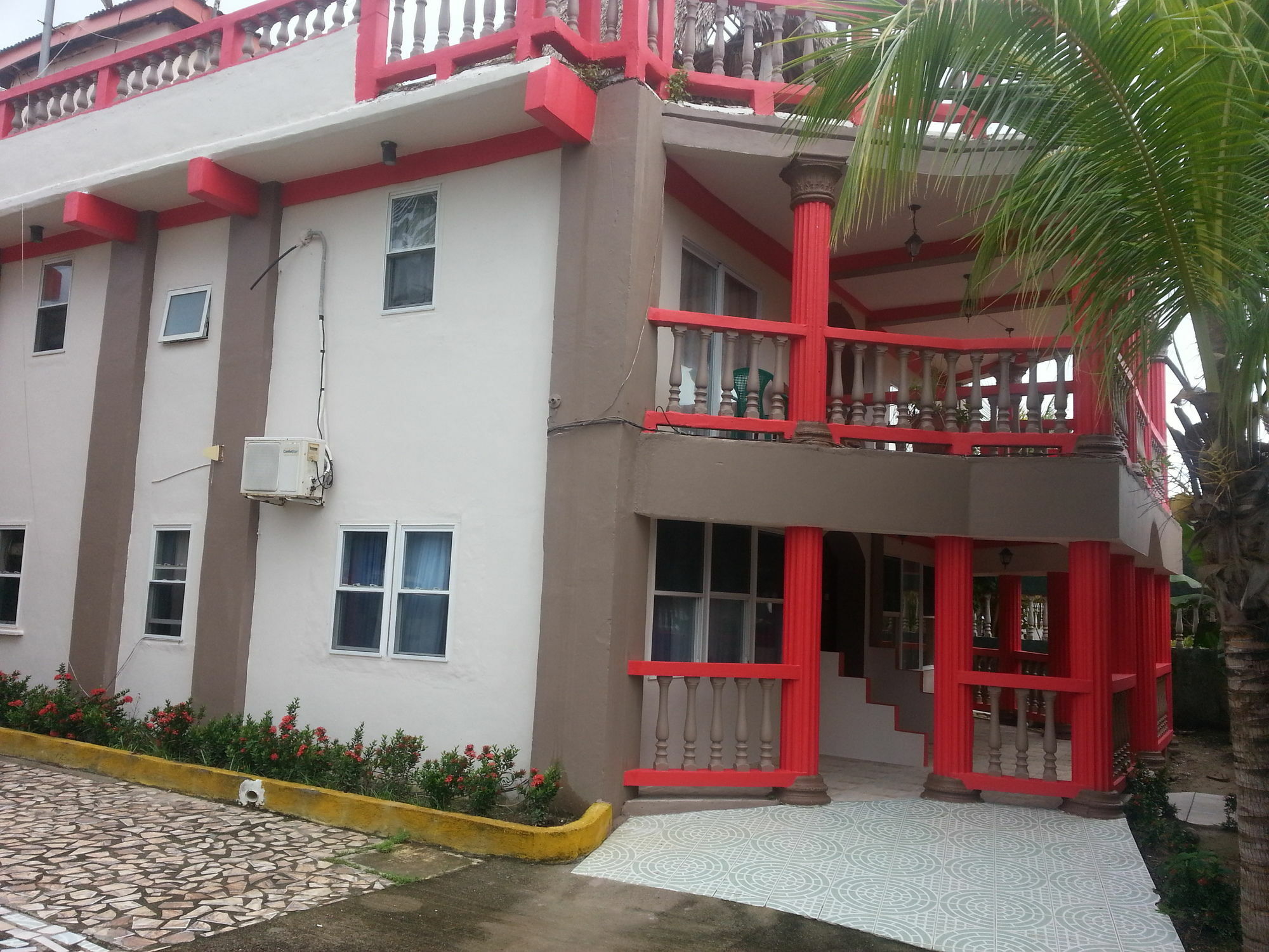 La Delphina Bed And Breakfast Bar And Grill La Ceiba Buitenkant foto
